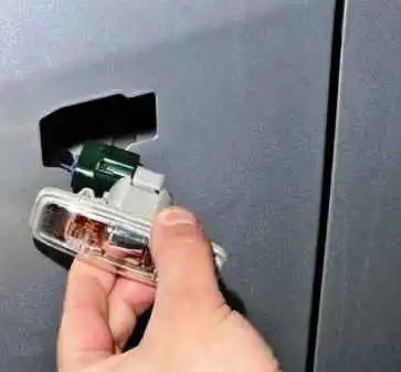 Nissan Almera exterior lighting fixture replacement
