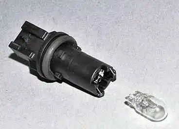 Nissan Almera exterior lighting fixture replacement