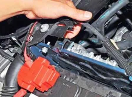 Removing elements of a CAS of a Nissan Almera car