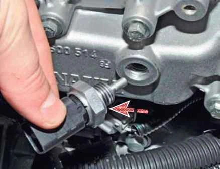 Removing the elements of the Nissan Almera's SUD