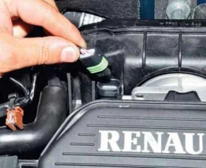 Removing elements of a CRS of a Nissan Almera