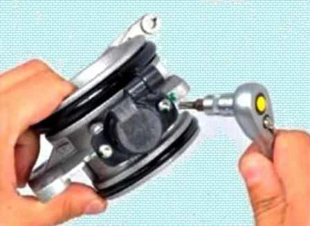 Removing elements of the CAS of a Nissan Almera car