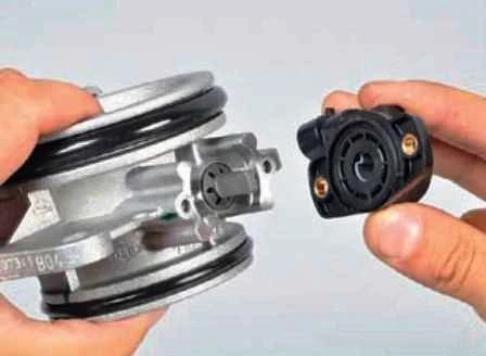 Removing elements of a CAS of a Nissan Almera car