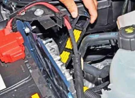 Removing elements of the CAS of a Nissan Almera car