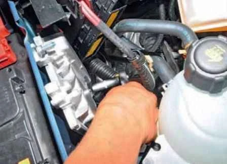 Removing elements of the CAS of a Nissan Almera car