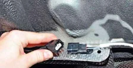 Removing elements of a CRS of a Nissan Almera