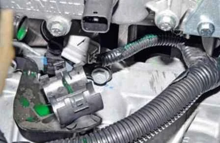 Removing elements of a CRS of a Nissan Almera