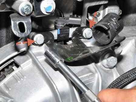Removing elements of a CRS of a Nissan Almera