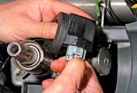 Replacing the ignition switch and immobilizer coil Nissan Almera