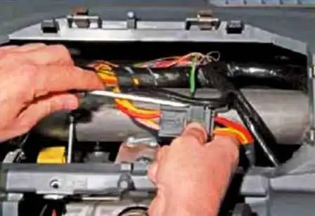 Отандырғышты және иммобилизатор катушкасын ауыстыру Nissan Almera