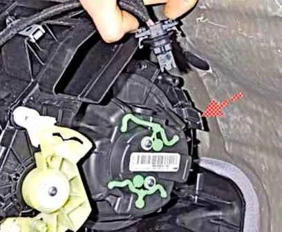 Removing elements of the Nissan Almera car heater