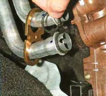 Removing elements of the Nissan Almera car heater