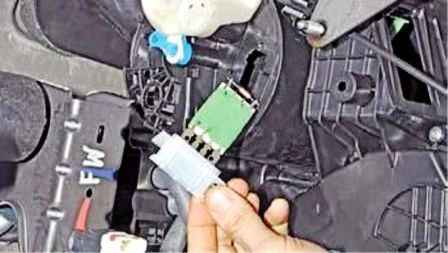 Removing elements of the Nissan Almera car heater