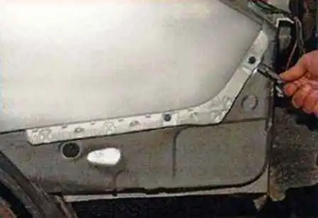 Removing bumpers car Nissan Almera
