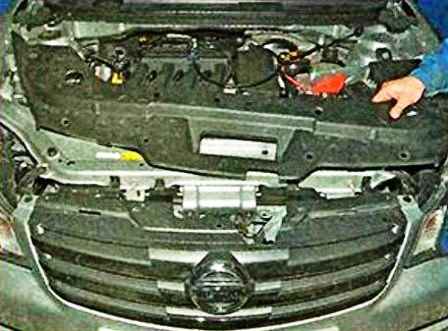 Removing the bumpers of a Nissan Almera