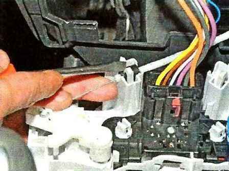 How to remove the Nissan Almera heater control unit