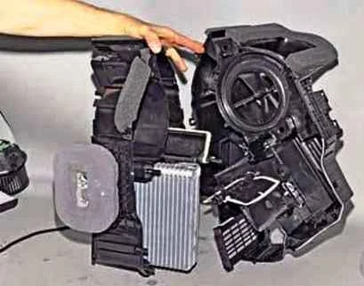 Cómo quitar el evaporador del aire acondicionado Nissan Almera