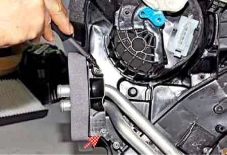 Cómo quitar el evaporador del aire acondicionado Nissan Almera