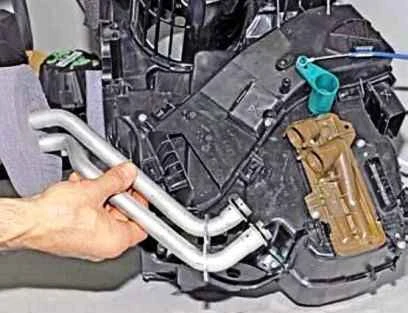 Cómo quitar el evaporador del aire acondicionado Nissan Almera
