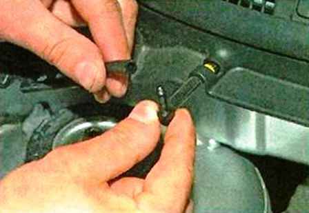 Removing the wiper mechanism Nissan Almera