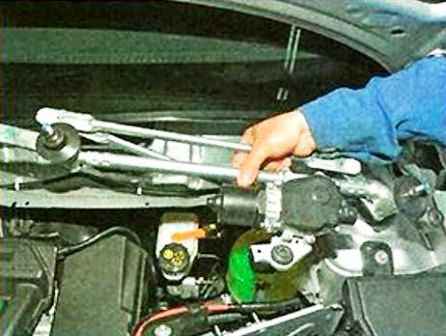 Extracción del mecanismo limpiaparabrisas Nissan Almera