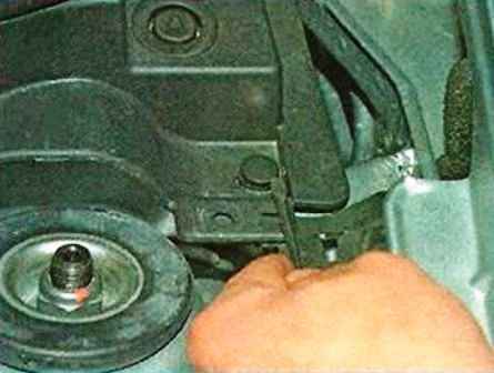 Removing the wiper mechanism Nissan Almera