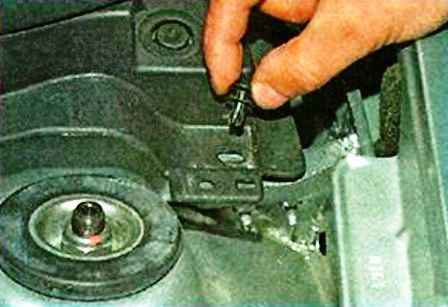 Removing the wiper mechanism Nissan Almera