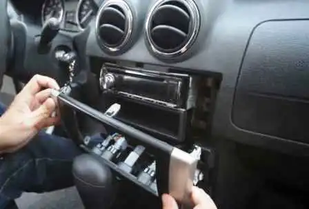 Снятие панели приборов автомобиля Ниссан Альмера