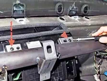 Как снять отопитель салона автомобиля Ниссан Альмера