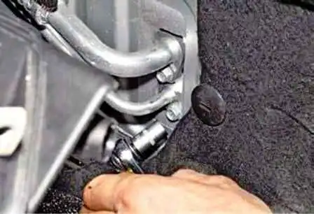 Как снять отопитель салона автомобиля Ниссан Альмера