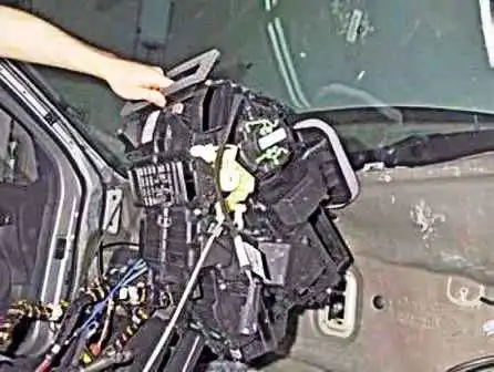 Как снять отопитель салона автомобиля Ниссан Альмера