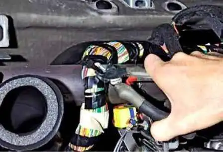 Как снять отопитель салона автомобиля Ниссан Альмера