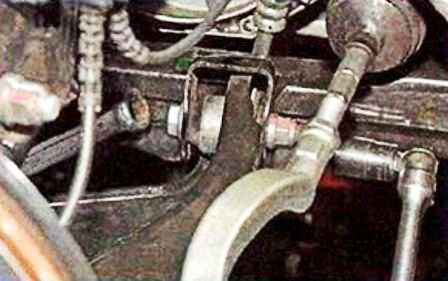 Extracción del brazo y rótula de la suspensión delantera Nissan Almera