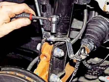 Extracción y desmontaje amortiguador delantero Nissan Almera
