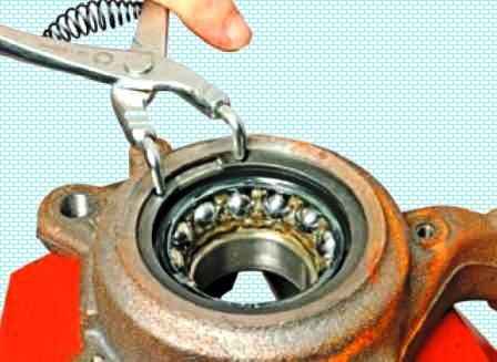 How to replace a Nissan Almera front hub bearing