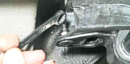 How to remove Nissan Almera front suspension stabilizer