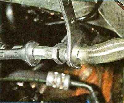 Replacing the tie rod and outer tie rod end Nissan Almera