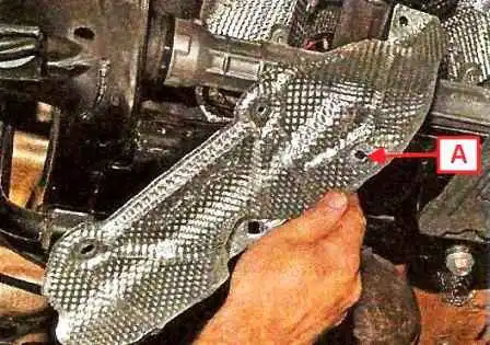 Removing the steering mechanism of a Nissan Almera car
