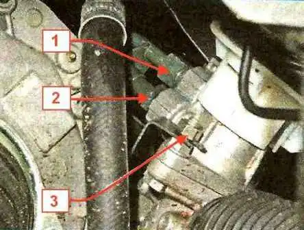 Removing the steering mechanism of a Nissan Almera car