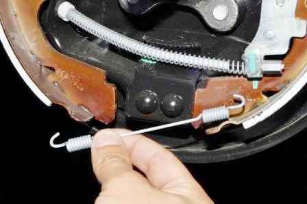 How to replace the brake pads of a Nissan Almera