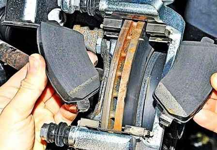 How to replace Nissan Almera brake pads