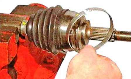 How to replace Nissan Almera wheel drive shaft covers