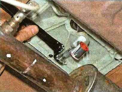 Repair of gearshift mechanism Nissan Almera