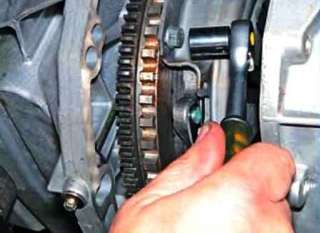 How to replace Nissan Almera clutch elements