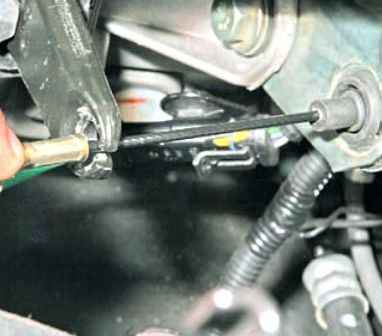 Replacing the clutch cable for Nissan Almera