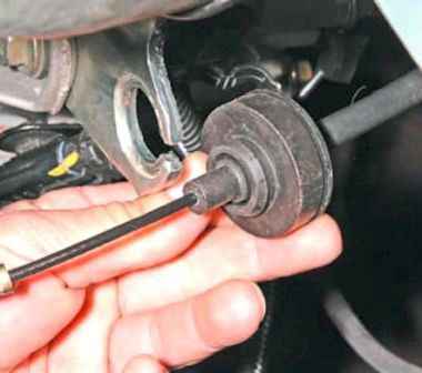 Replacing the clutch cable for Nissan Almera