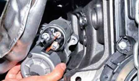 Extracción de la transmisión Nissan Almera