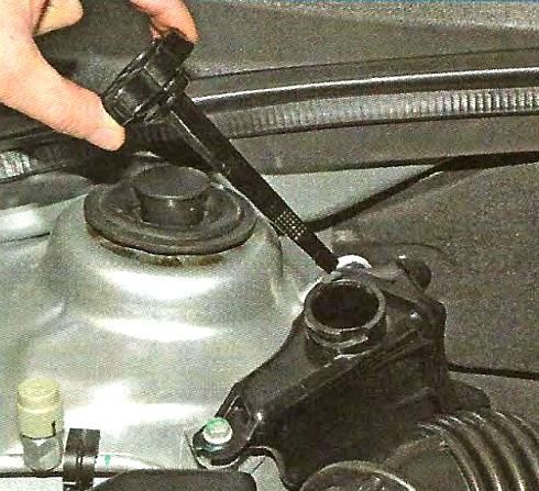 Nissan Almera power steering pump removal
