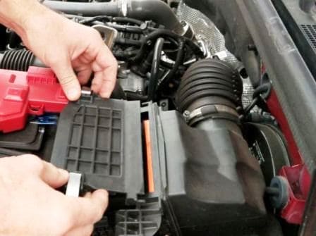 Replacing air and cabin filter elements for Renault Arkana