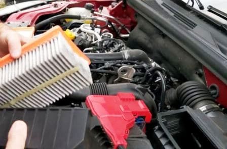 Replacing air and cabin filter elements for Renault Arkana